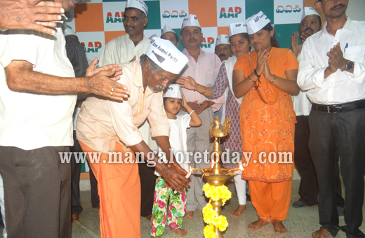 watchman inaugurates new office of Aaam Admi Party in Mangalore